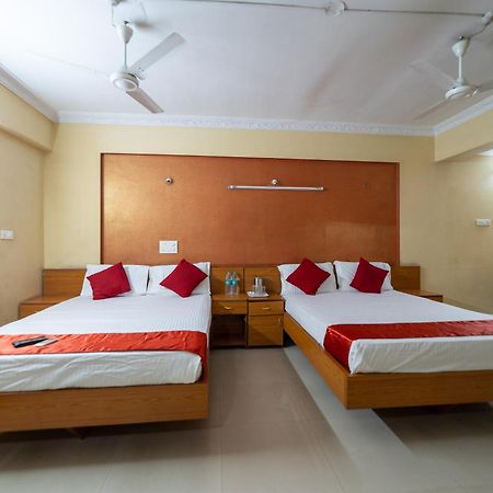 Hotel Surya Residency Majestic Бангалор Экстерьер фото