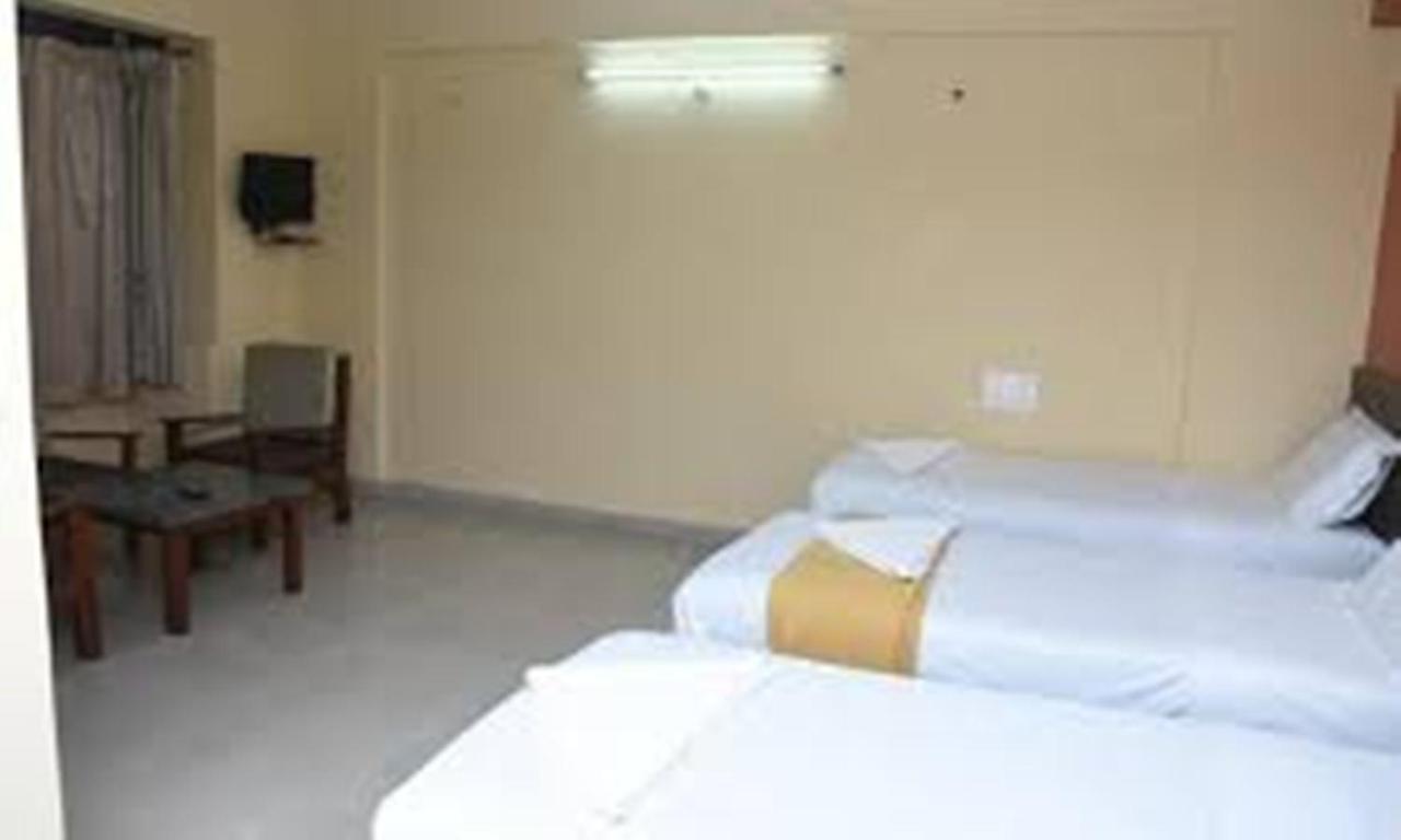 Hotel Surya Residency Majestic Бангалор Экстерьер фото