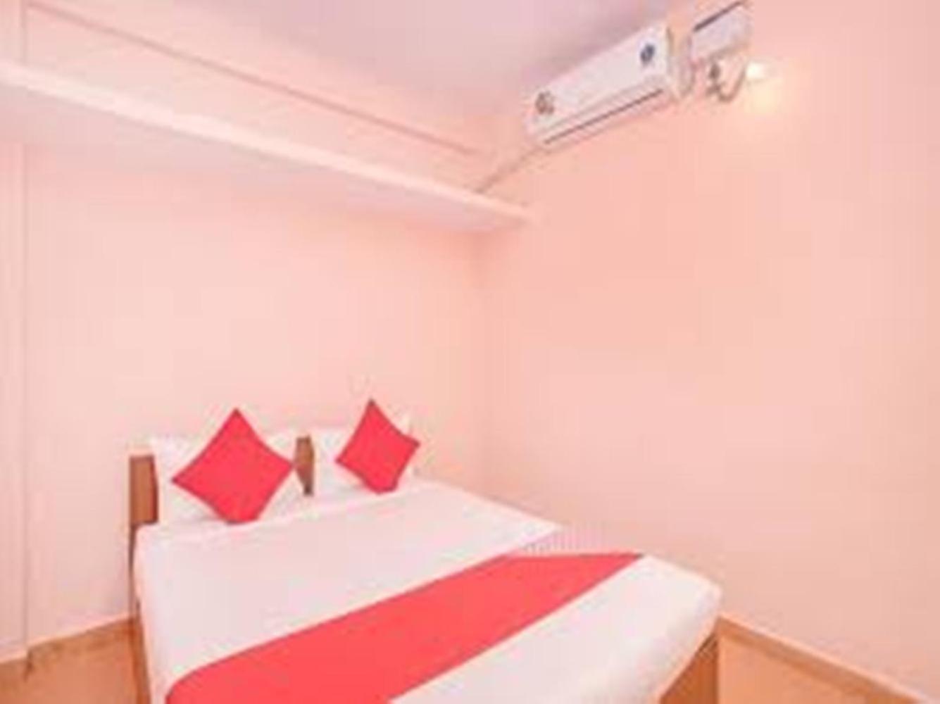 Hotel Surya Residency Majestic Бангалор Экстерьер фото