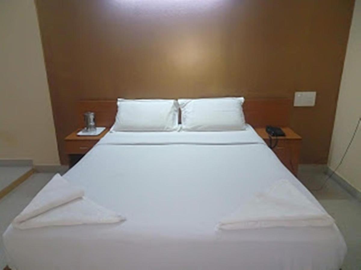 Hotel Surya Residency Majestic Бангалор Экстерьер фото