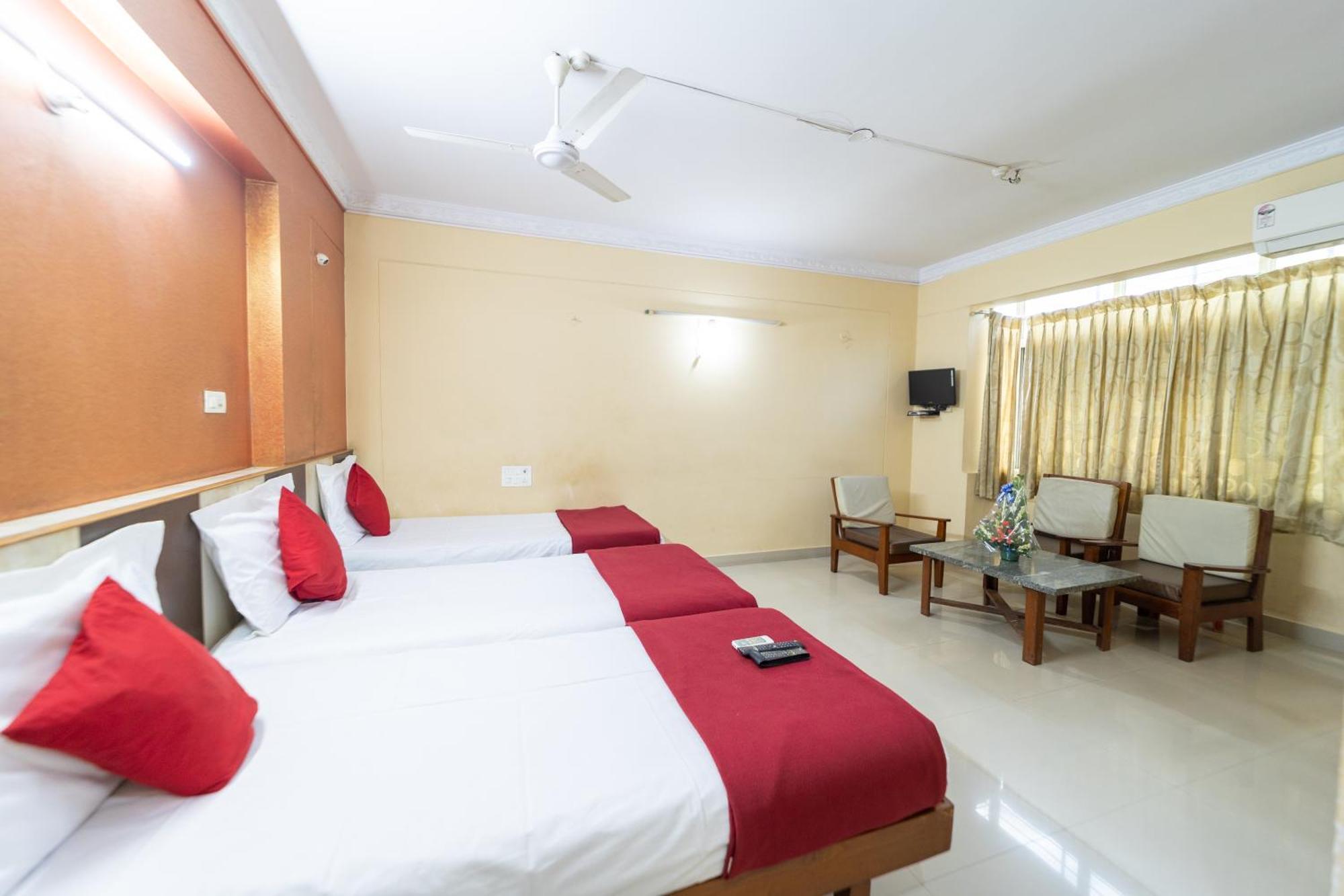 Hotel Surya Residency Majestic Бангалор Экстерьер фото