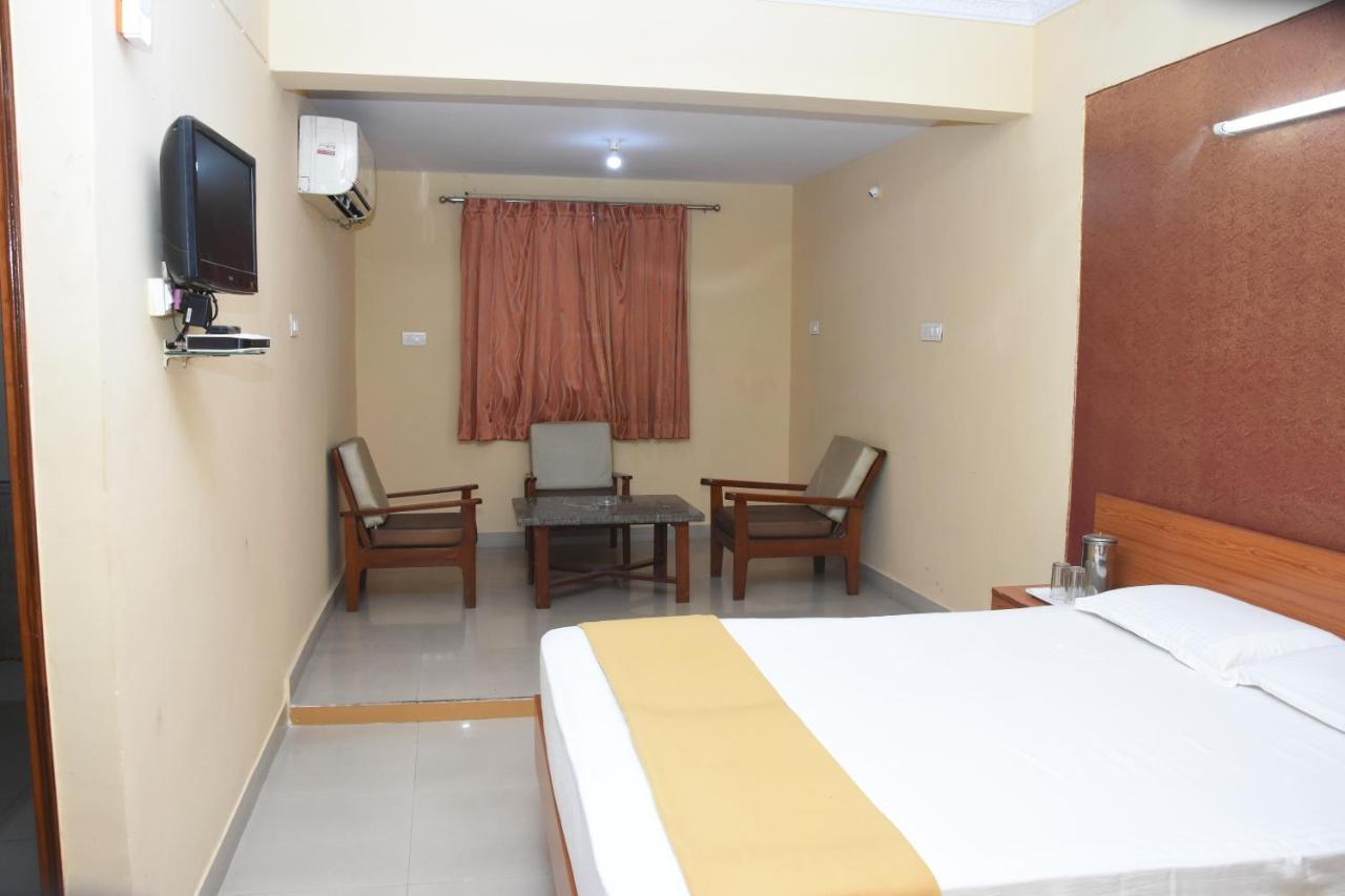 Hotel Surya Residency Majestic Бангалор Экстерьер фото