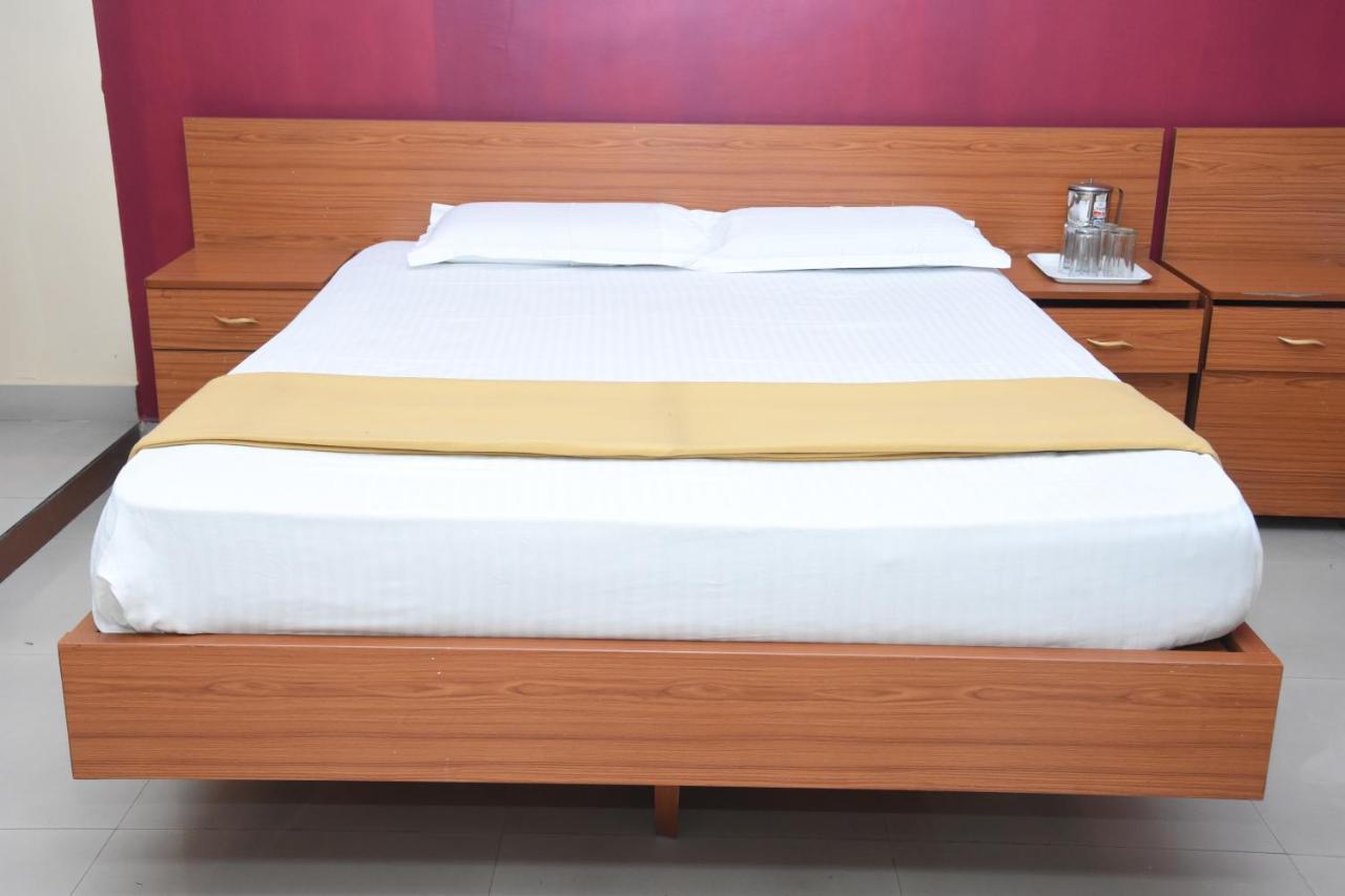 Hotel Surya Residency Majestic Бангалор Экстерьер фото