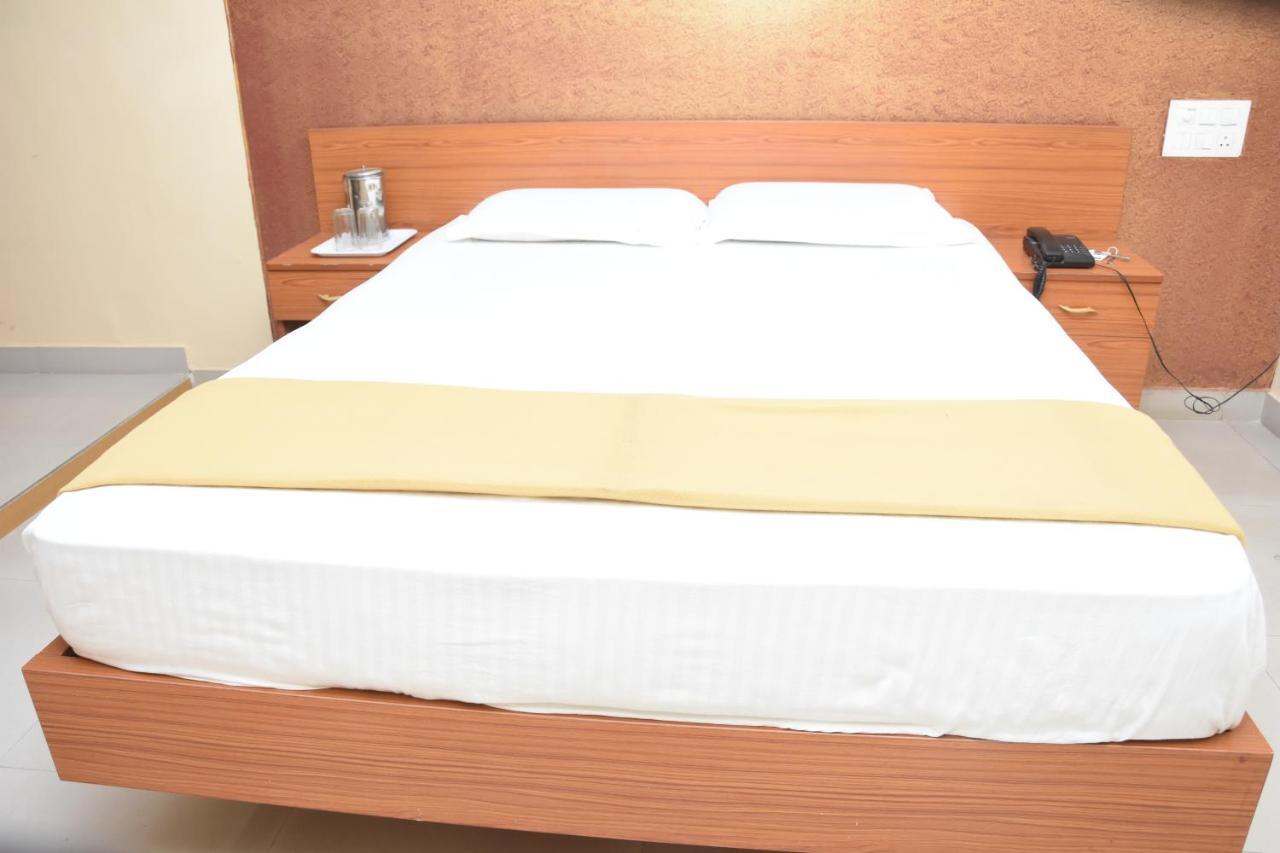 Hotel Surya Residency Majestic Бангалор Экстерьер фото