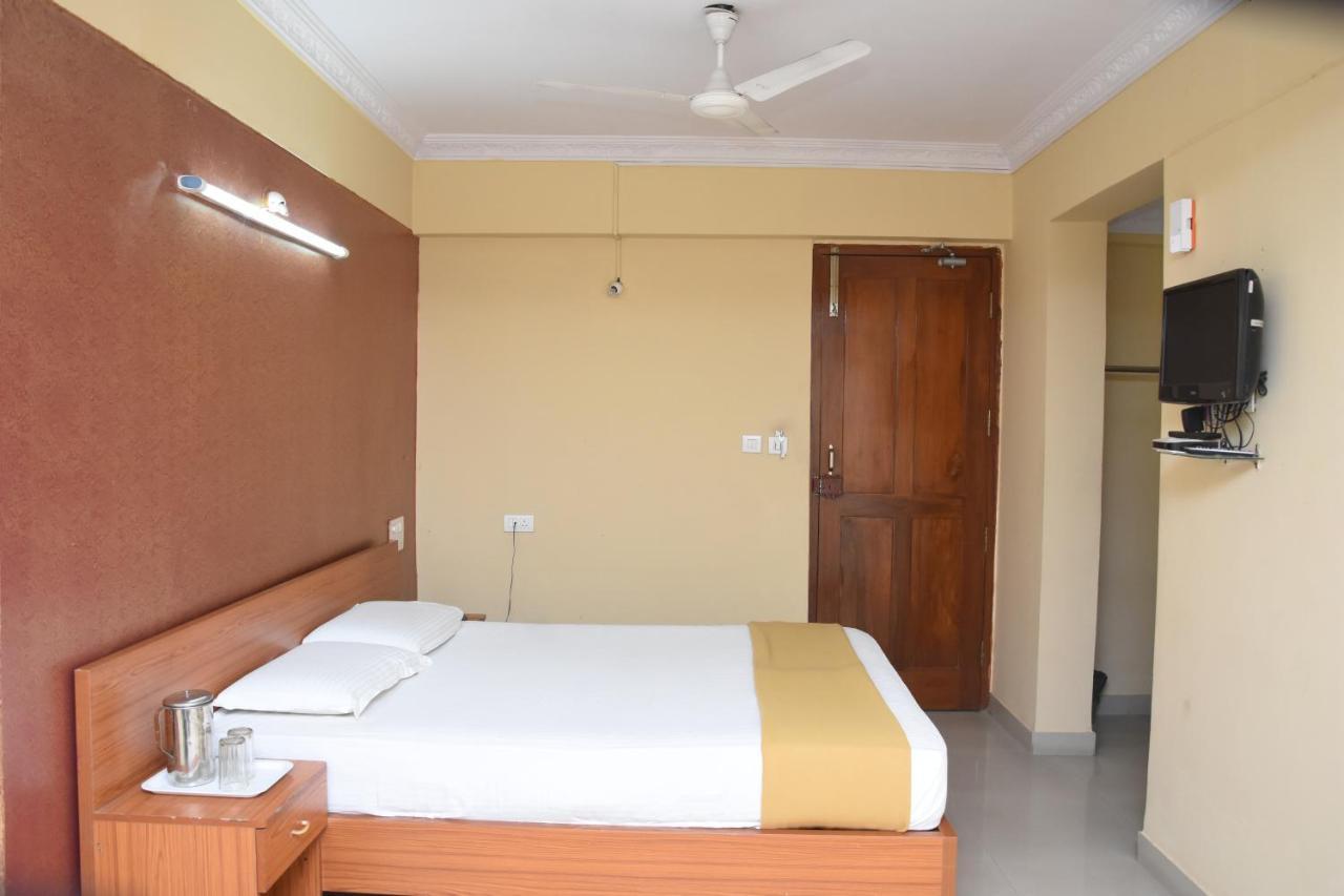 Hotel Surya Residency Majestic Бангалор Экстерьер фото