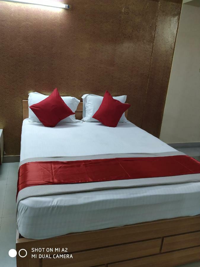 Hotel Surya Residency Majestic Бангалор Экстерьер фото